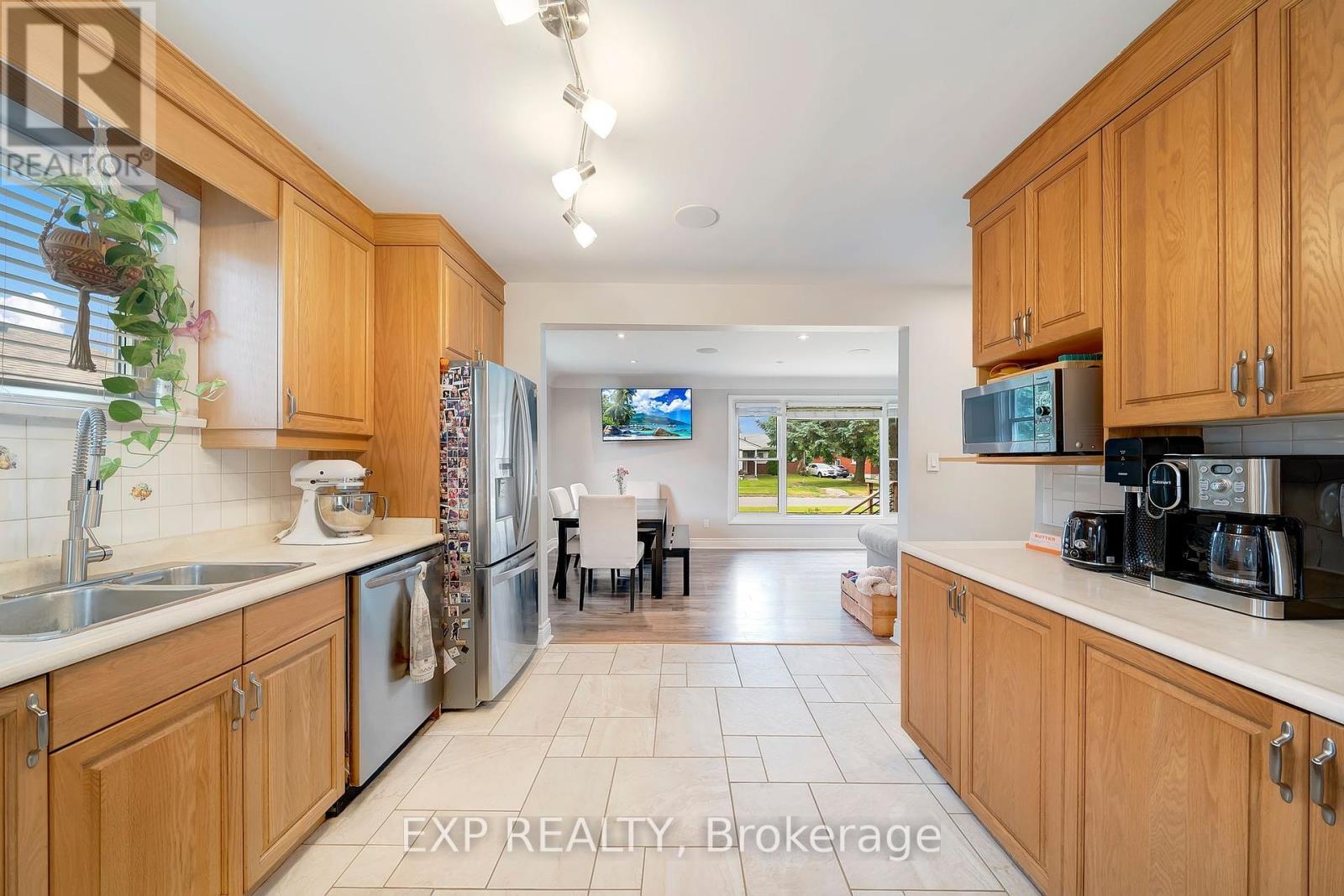 7589 Wilson Crescent, Niagara Falls, Ontario  L2G 4S3 - Photo 14 - X12249646
