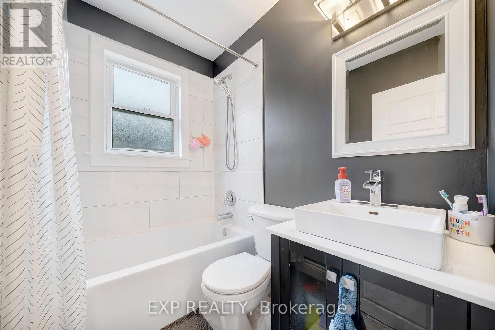 7589 Wilson Crescent, Niagara Falls, Ontario  L2G 4S3 - Photo 17 - X12249646