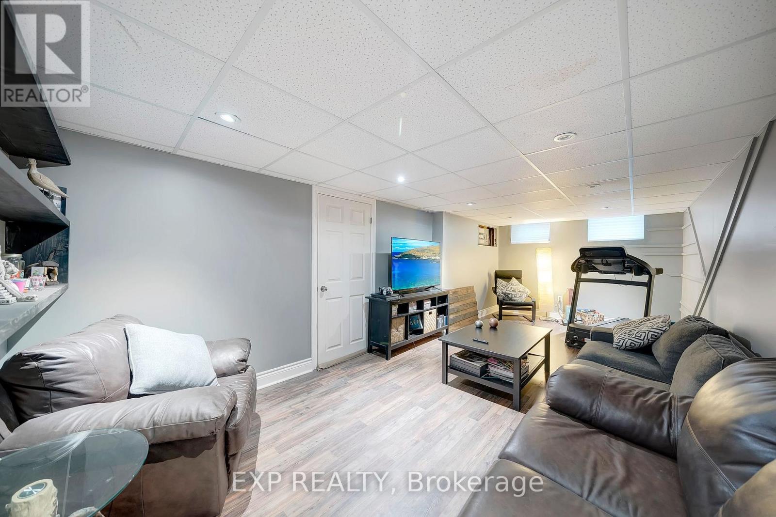 7589 Wilson Crescent, Niagara Falls, Ontario  L2G 4S3 - Photo 24 - X12249646
