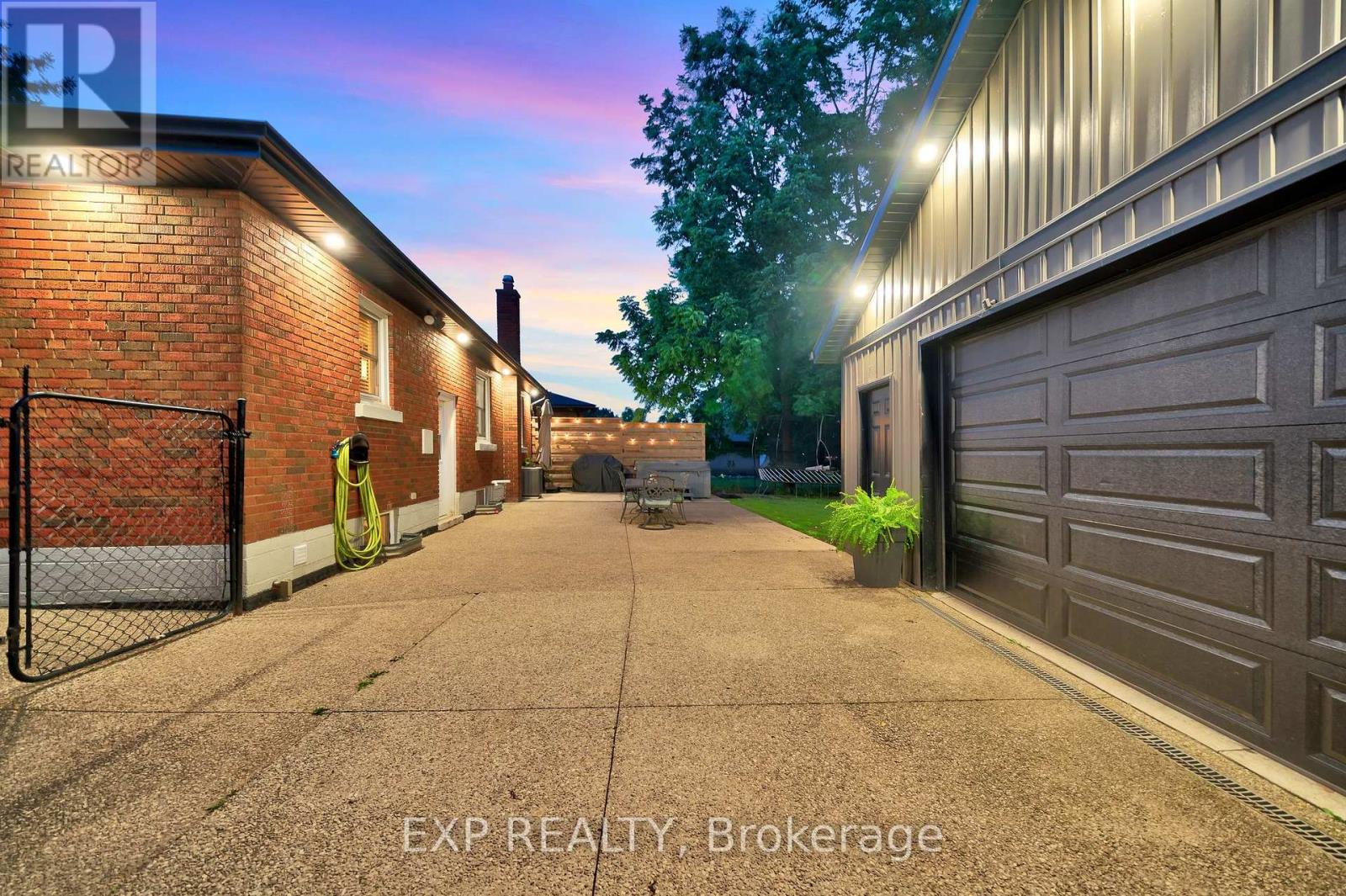 7589 Wilson Crescent, Niagara Falls, Ontario  L2G 4S3 - Photo 30 - X12249646