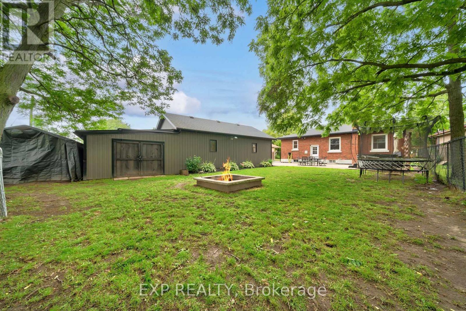 7589 Wilson Crescent, Niagara Falls, Ontario  L2G 4S3 - Photo 35 - X12249646