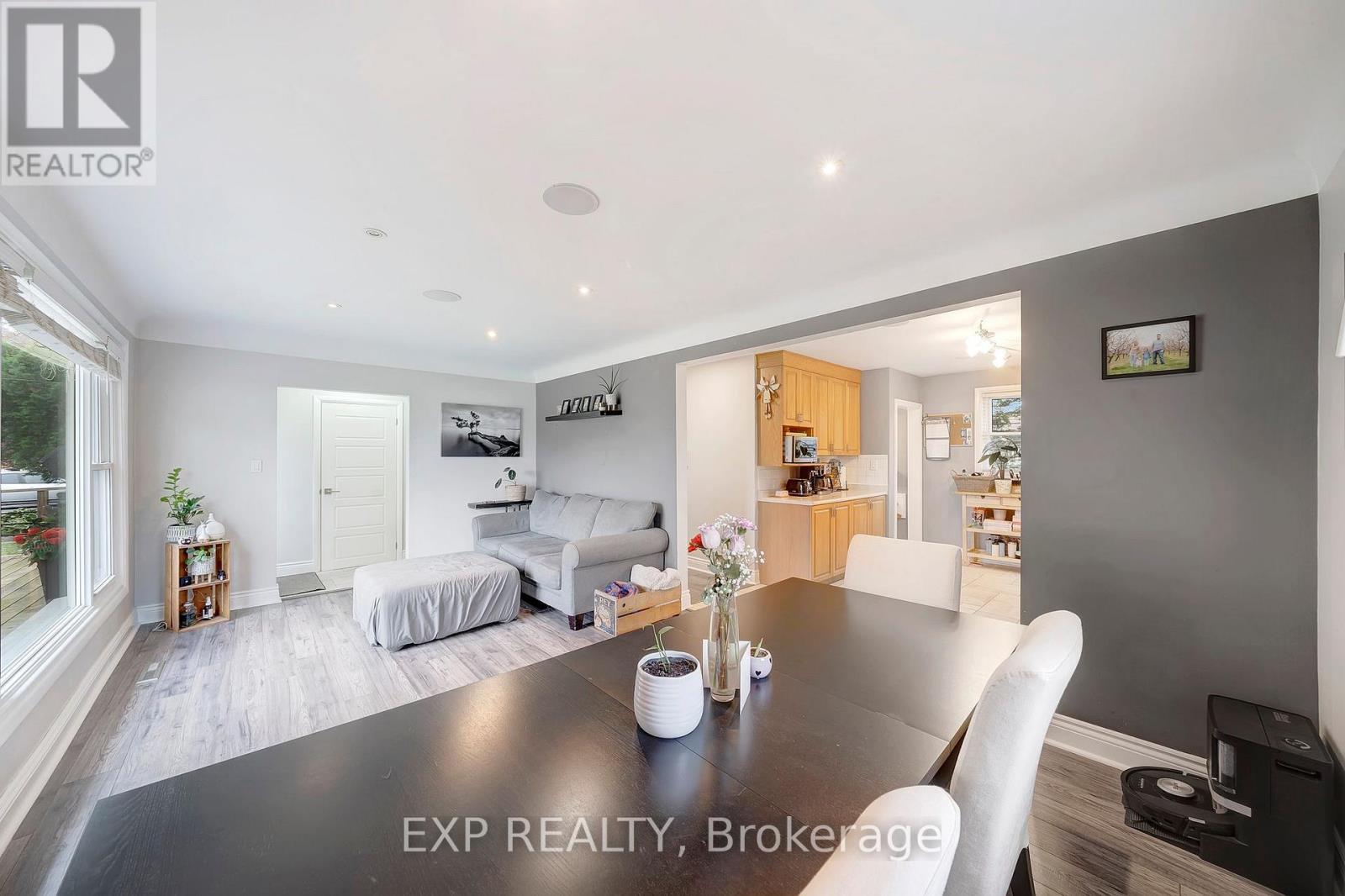 7589 Wilson Crescent, Niagara Falls, Ontario  L2G 4S3 - Photo 8 - X12249646