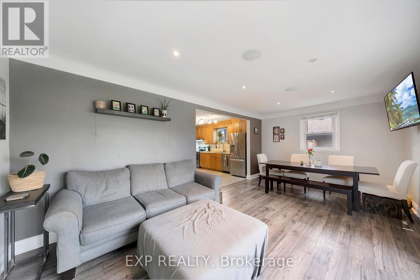 7589 Wilson Crescent, Niagara Falls, Ontario  L2G 4S3 - Photo 9 - X12249646