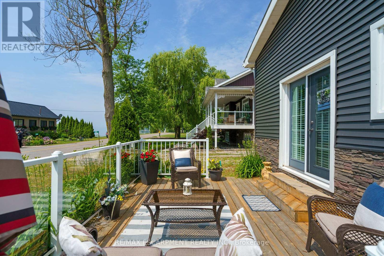 Property at 87 LAKESHORE ROAD image 3