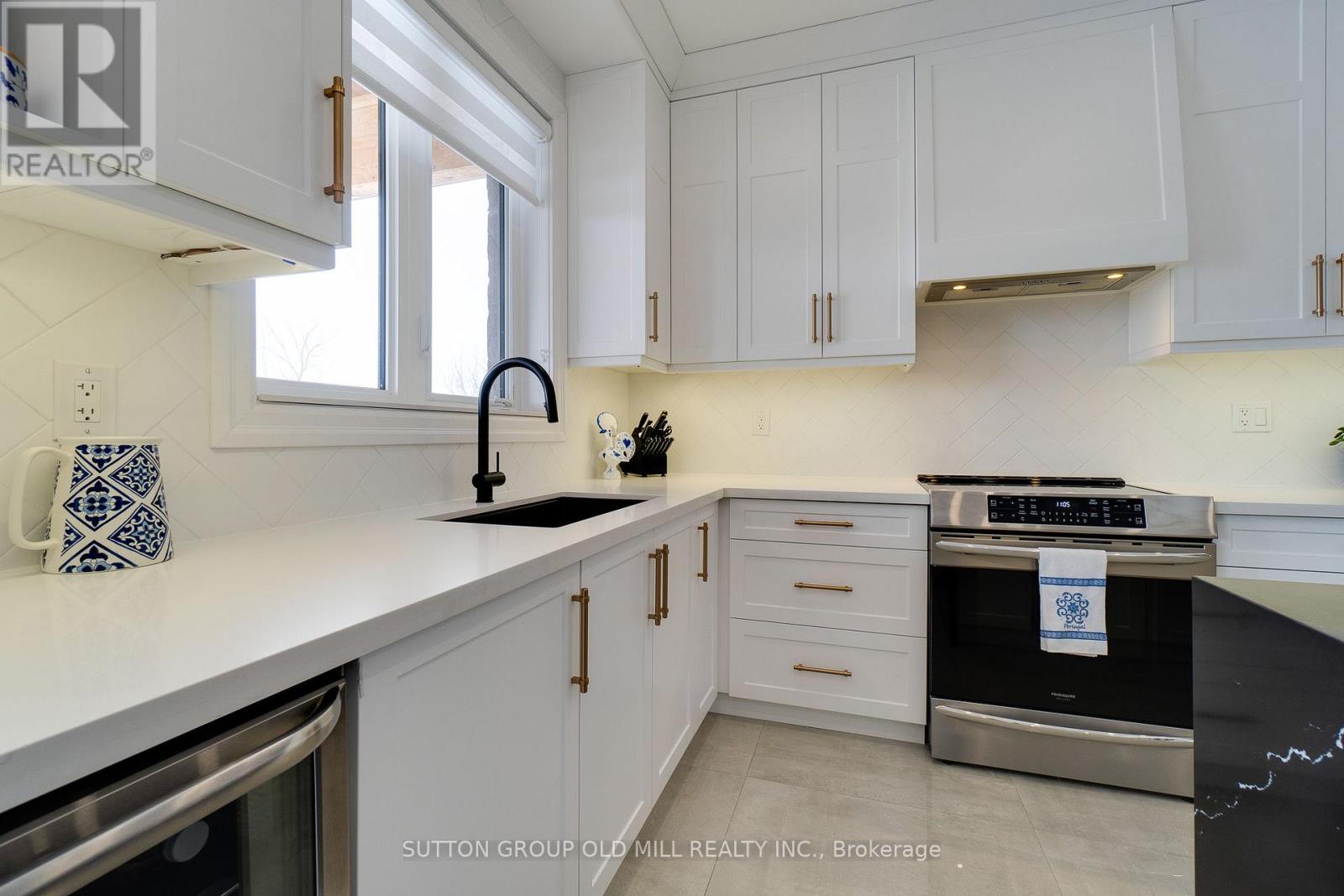 81 Larry Crescent, Haldimand, Ontario  N3W 0B2 - Photo 17 - X12249447