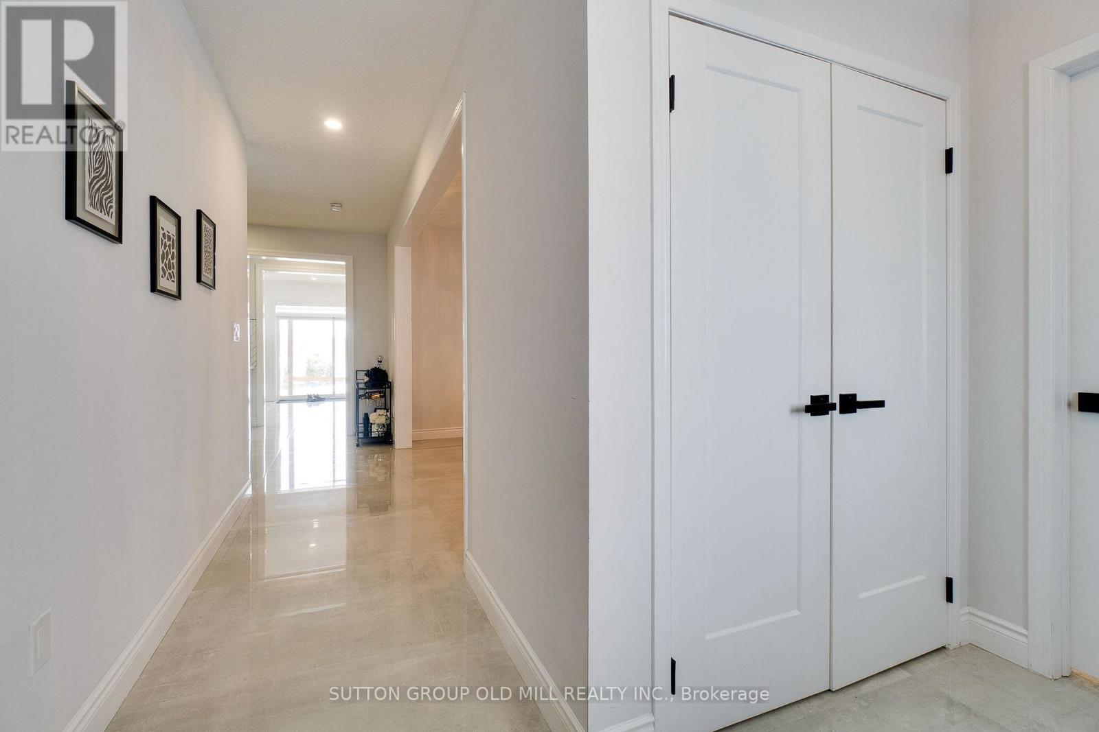 81 Larry Crescent, Haldimand, Ontario  N3W 0B2 - Photo 6 - X12249447