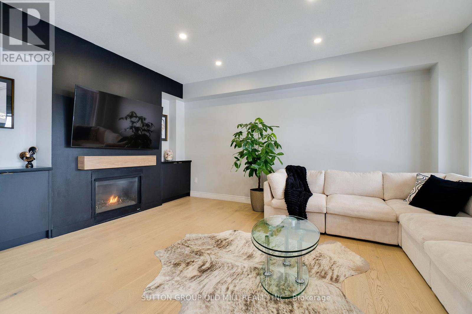 81 Larry Crescent, Haldimand, Ontario  N3W 0B2 - Photo 8 - X12249447
