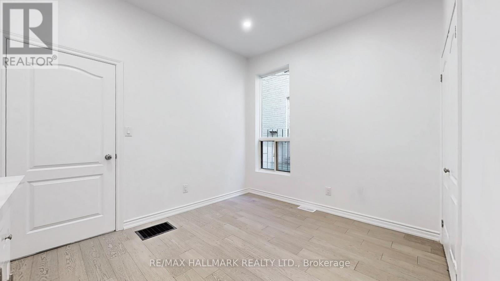 38 Kensington Avenue, Toronto, Ontario M5T 2J9 - Photo 3 - C12241322