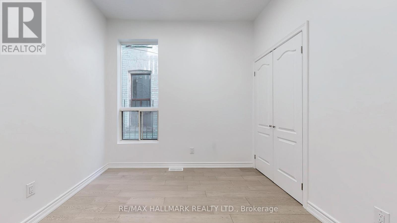 38 Kensington Avenue, Toronto, Ontario M5T 2J9 - Photo 5 - C12241322