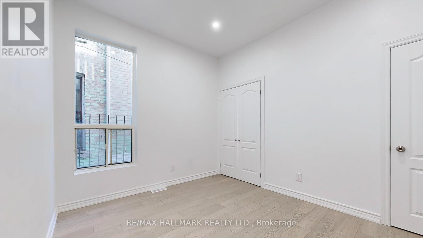 38 Kensington Avenue, Toronto, Ontario M5T 2J9 - Photo 18 - C12241322