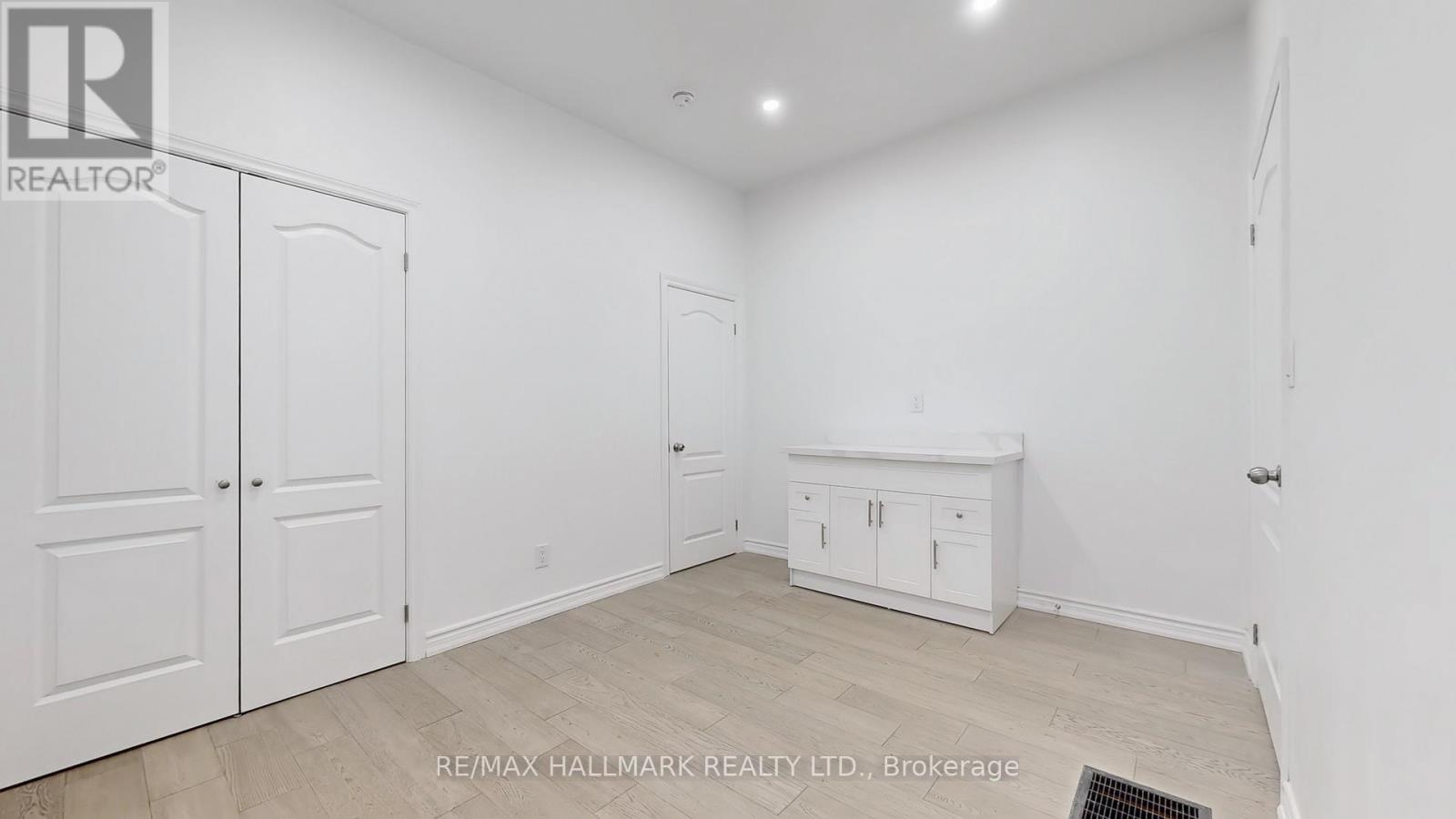 38 Kensington Avenue, Toronto, Ontario M5T 2J9 - Photo 7 - C12241322