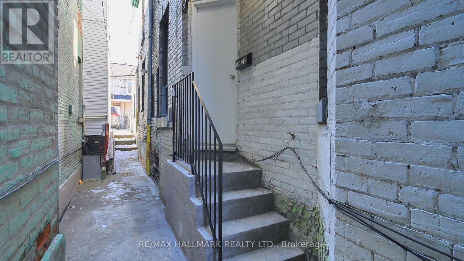 38 Kensington Avenue, Toronto, Ontario M5T 2J9 - Photo 2 - C12241322