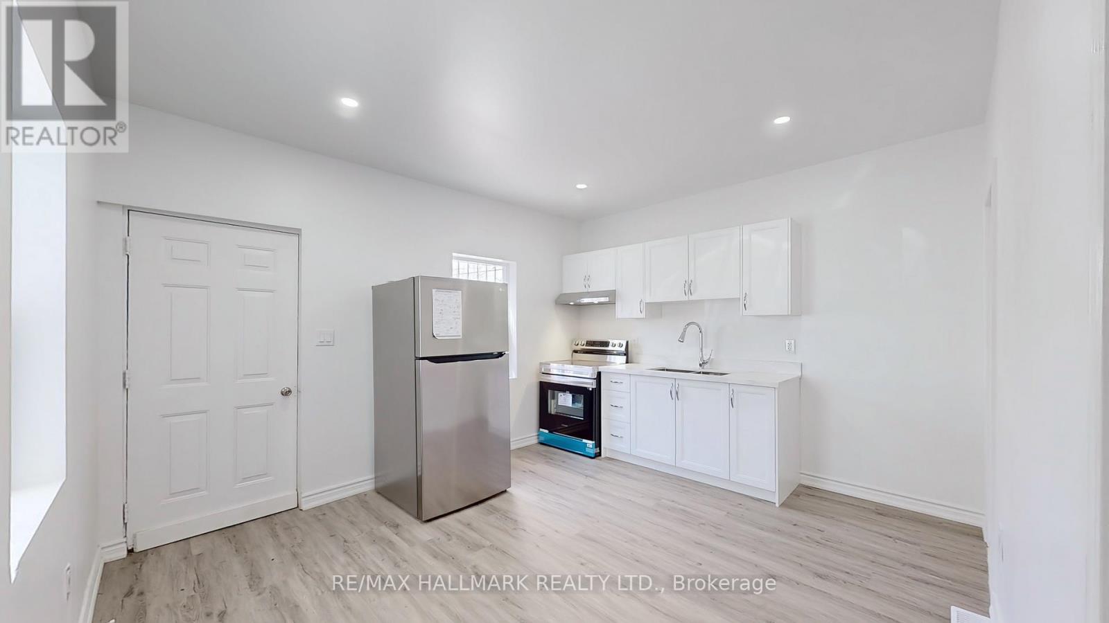 38 Kensington Avenue, Toronto, Ontario M5T 2J9 - Photo 25 - C12241322