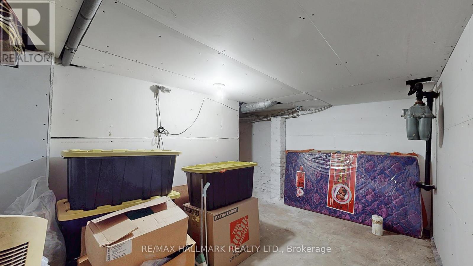 38 Kensington Avenue, Toronto, Ontario M5T 2J9 - Photo 29 - C12241322