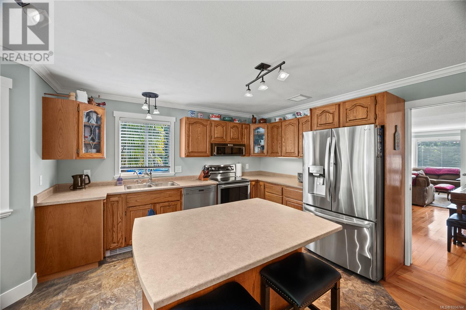 Property at 7483 Tomlinson Rd image 3