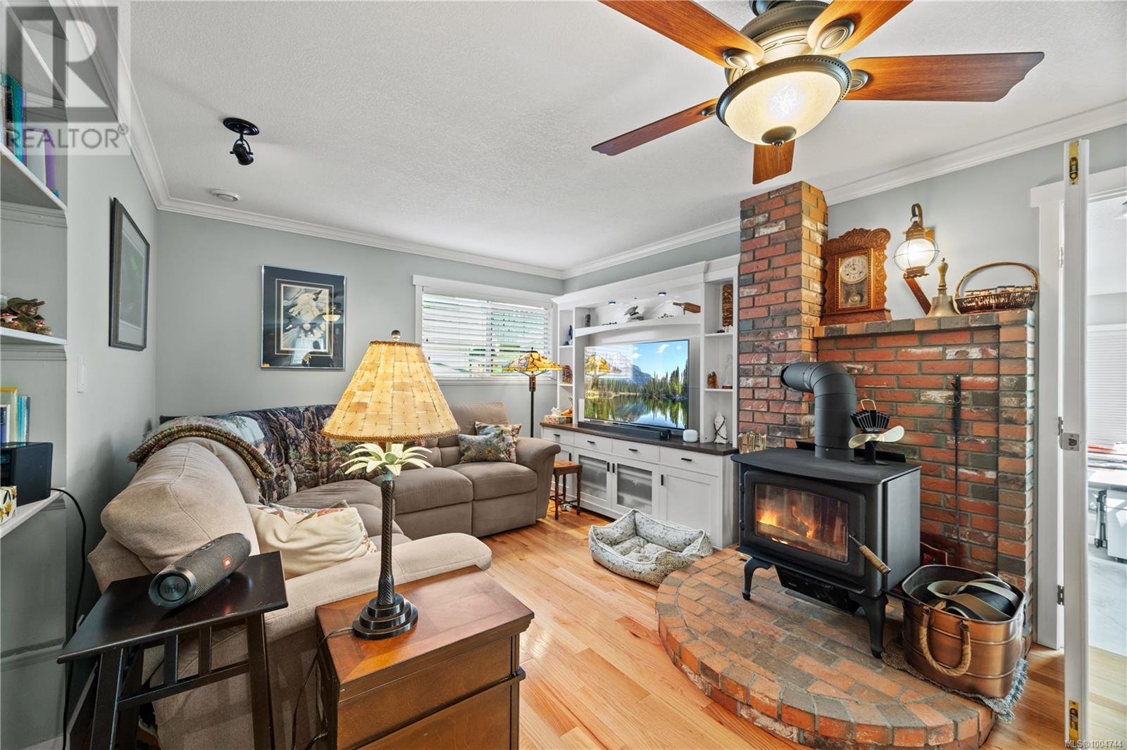Property at 7483 Tomlinson Rd image 4