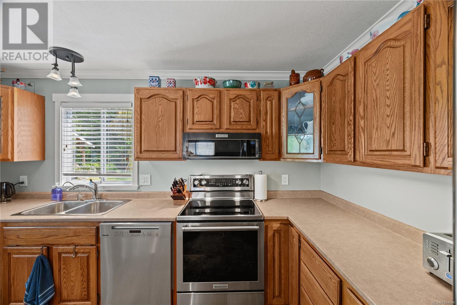 Property at 7483 Tomlinson Rd image 1