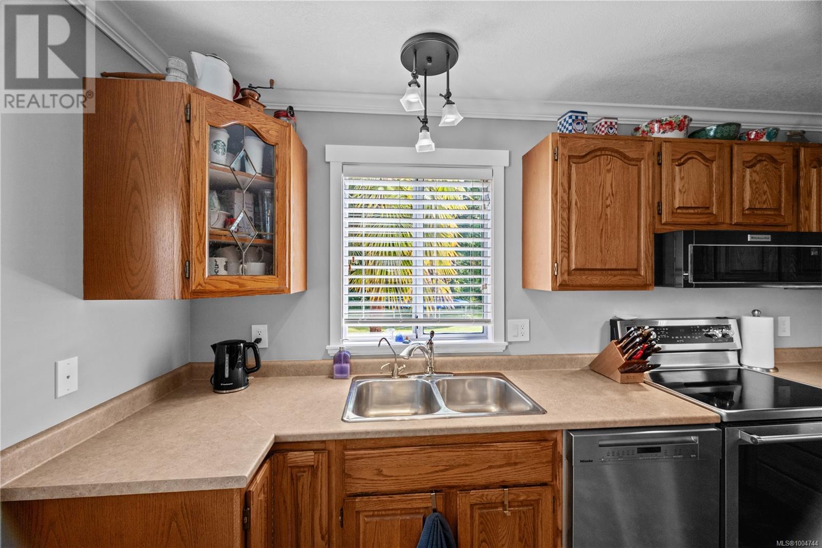 Property at 7483 Tomlinson Rd image 2