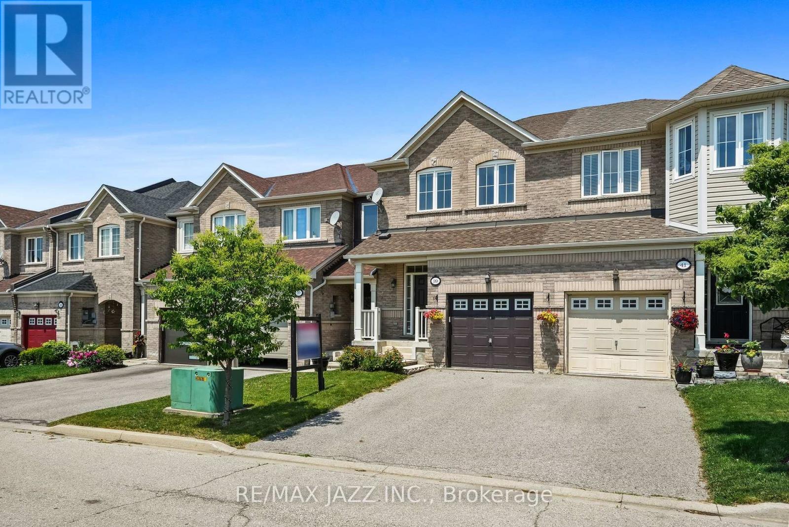 Property at 39 SILVERWOOD CIRCLE image 2