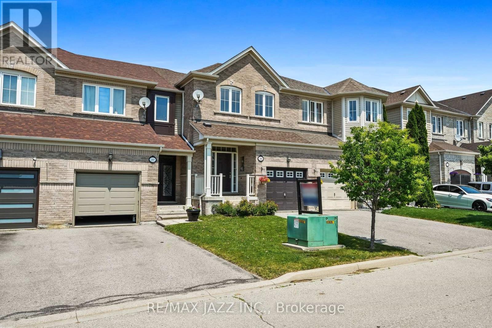 Property at 39 SILVERWOOD CIRCLE image 3