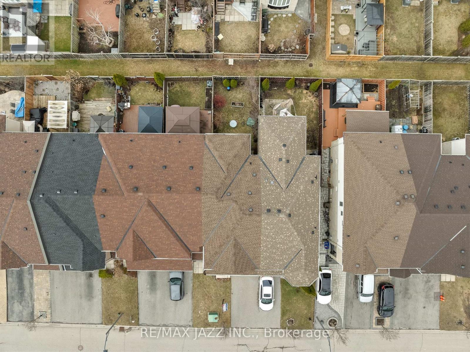Property at 39 SILVERWOOD CIRCLE image 4