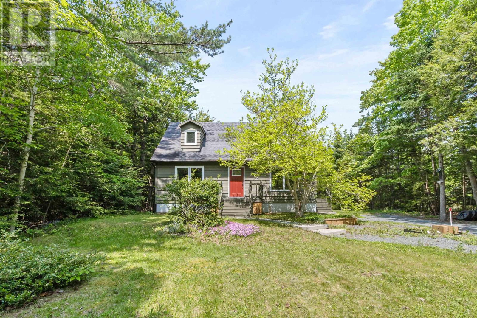 Property at 10 Jackson Drive image 3