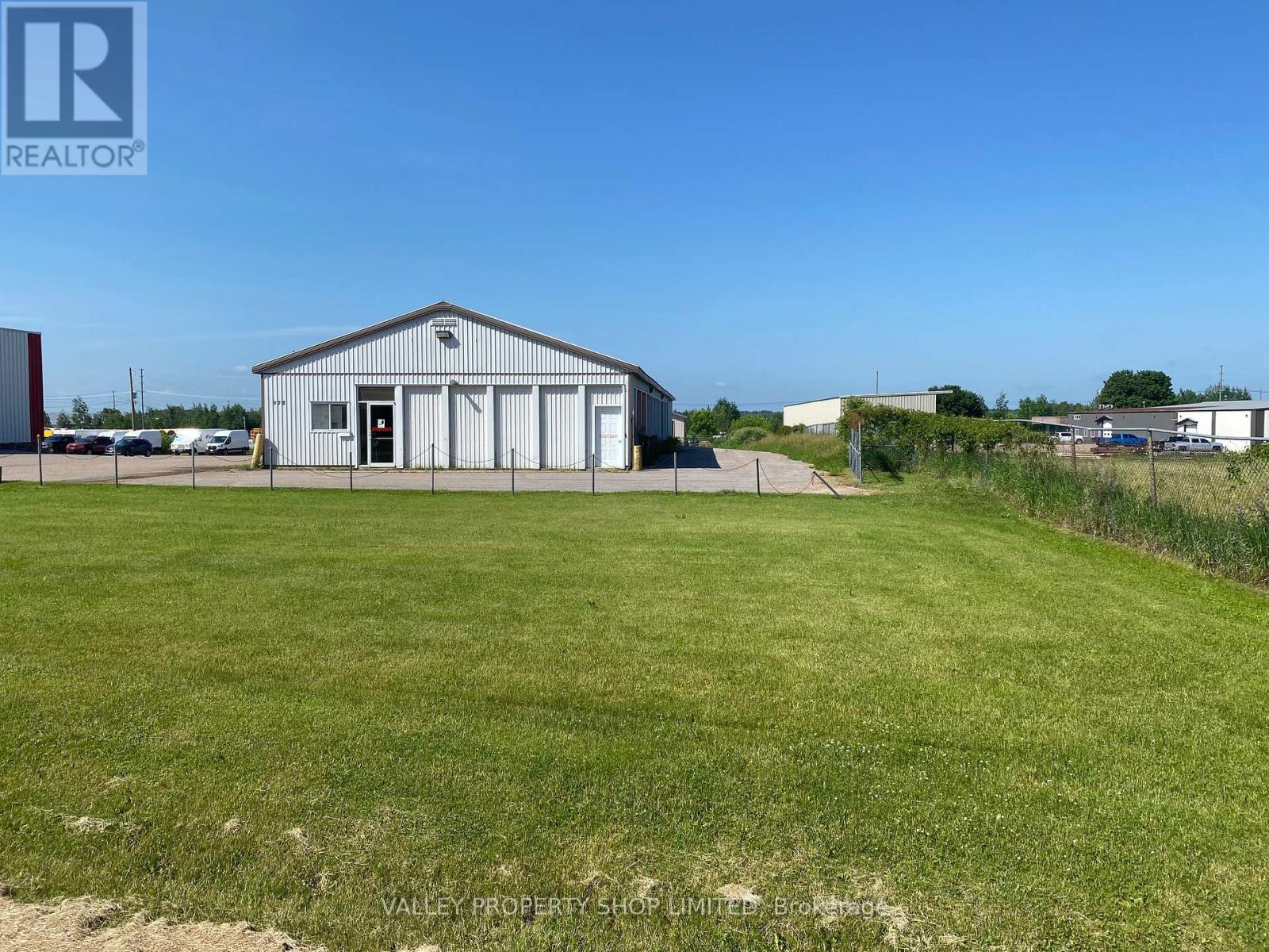 978 Cecelia Street, Pembroke, Ontario  K8A 1A6 - Photo 2 - X12249896