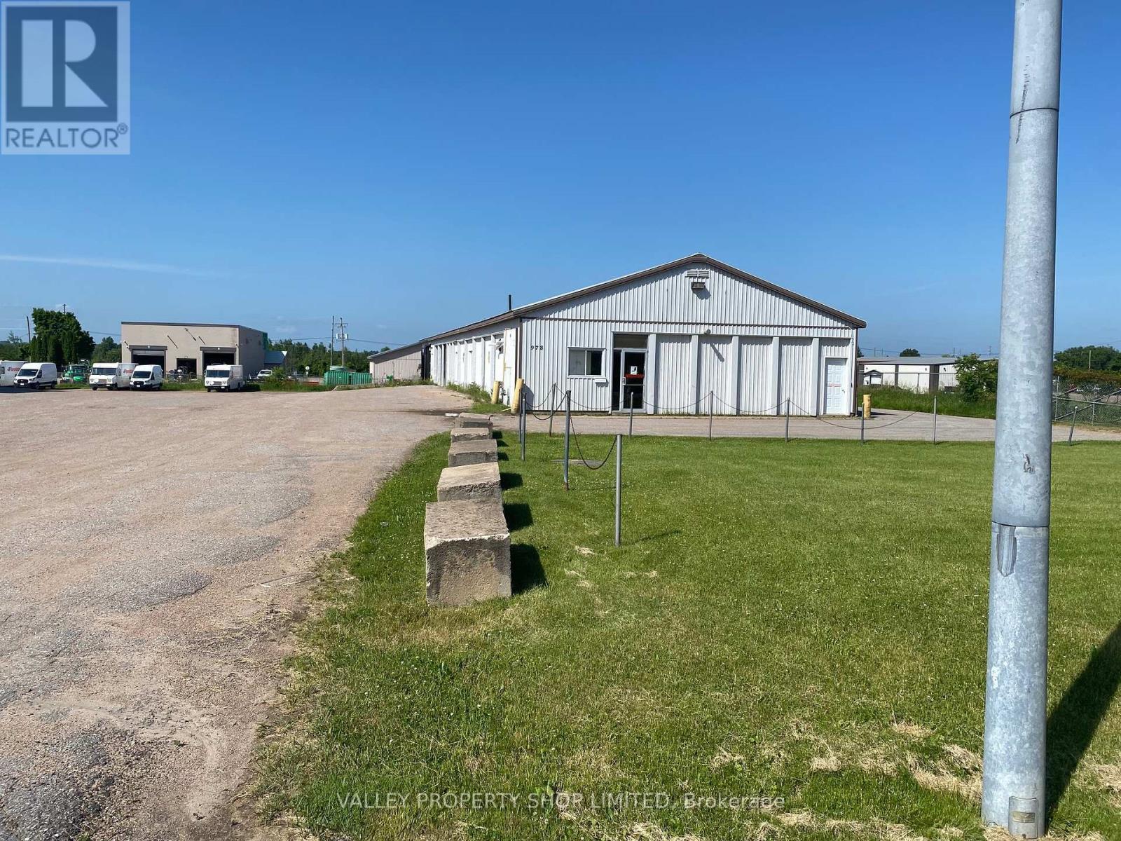 978 Cecelia Street, Pembroke, Ontario  K8A 1A6 - Photo 3 - X12249896