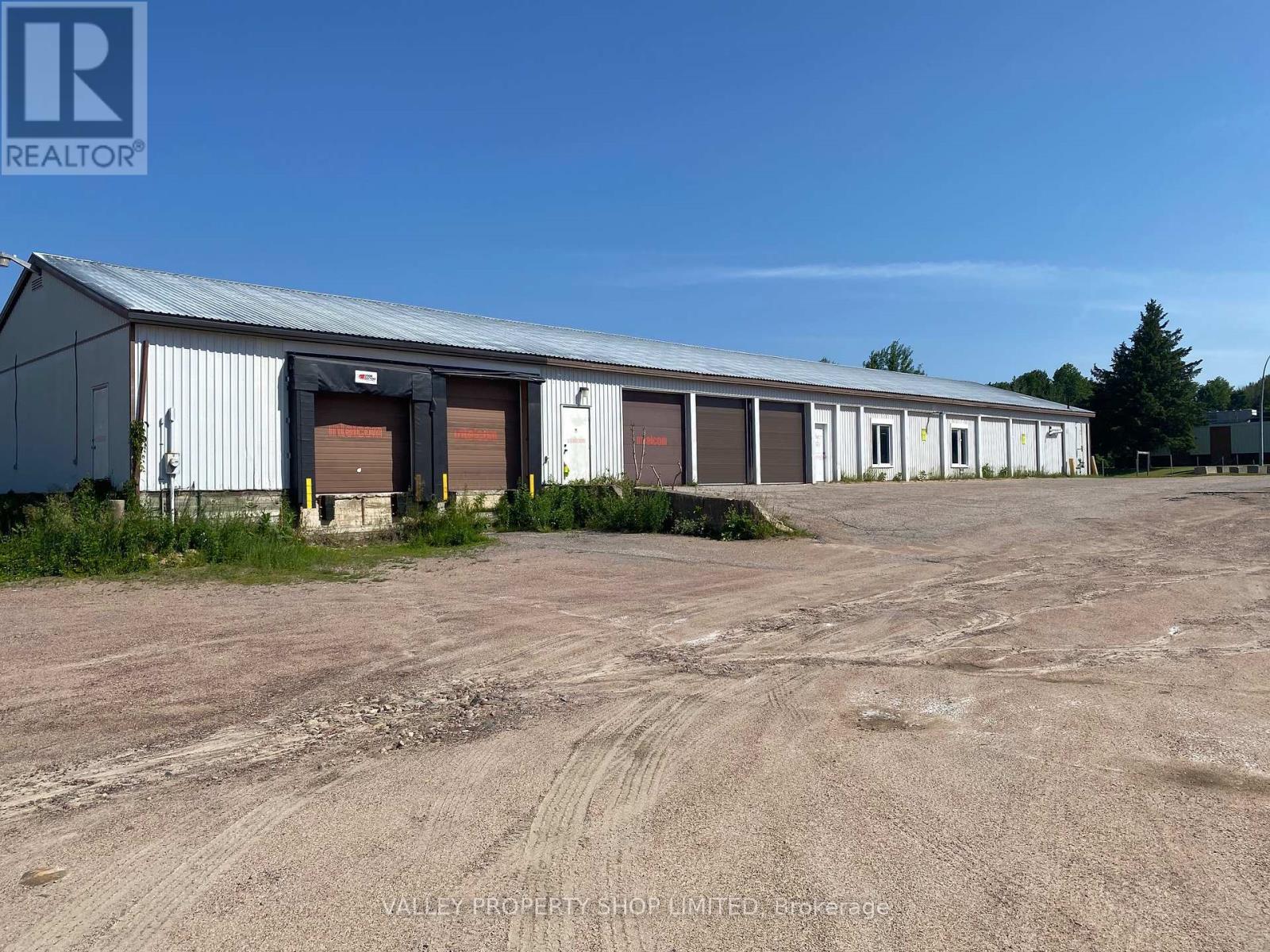 978 Cecelia Street, Pembroke, Ontario  K8A 1A6 - Photo 4 - X12249896