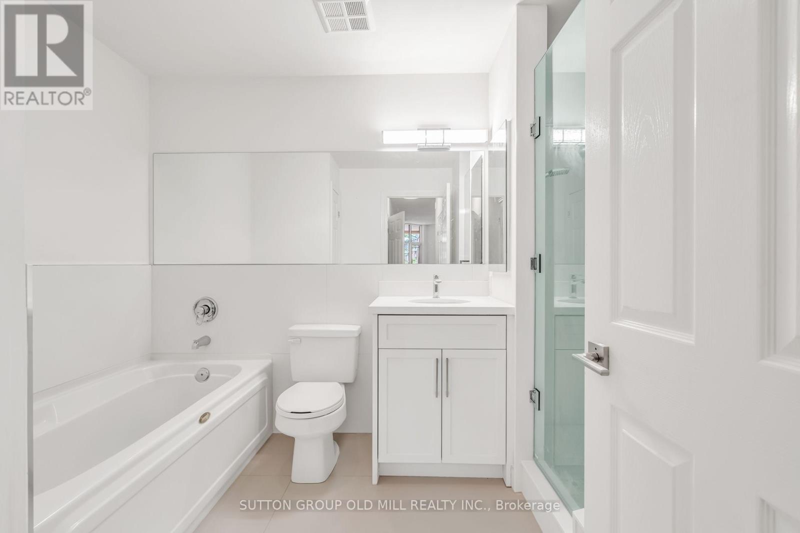 206 - 10 Old Mill Trail, Toronto, Ontario  M8X 2Y9 - Photo 19 - W12245703