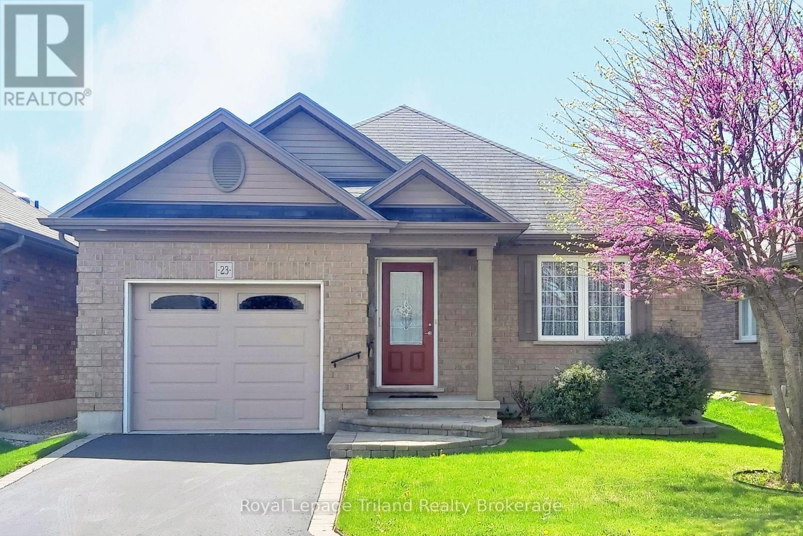 23 Hogarth Drive, Tillsonburg photo number 2 23 Hogarth Drive, Tillsonburg photo number 2
