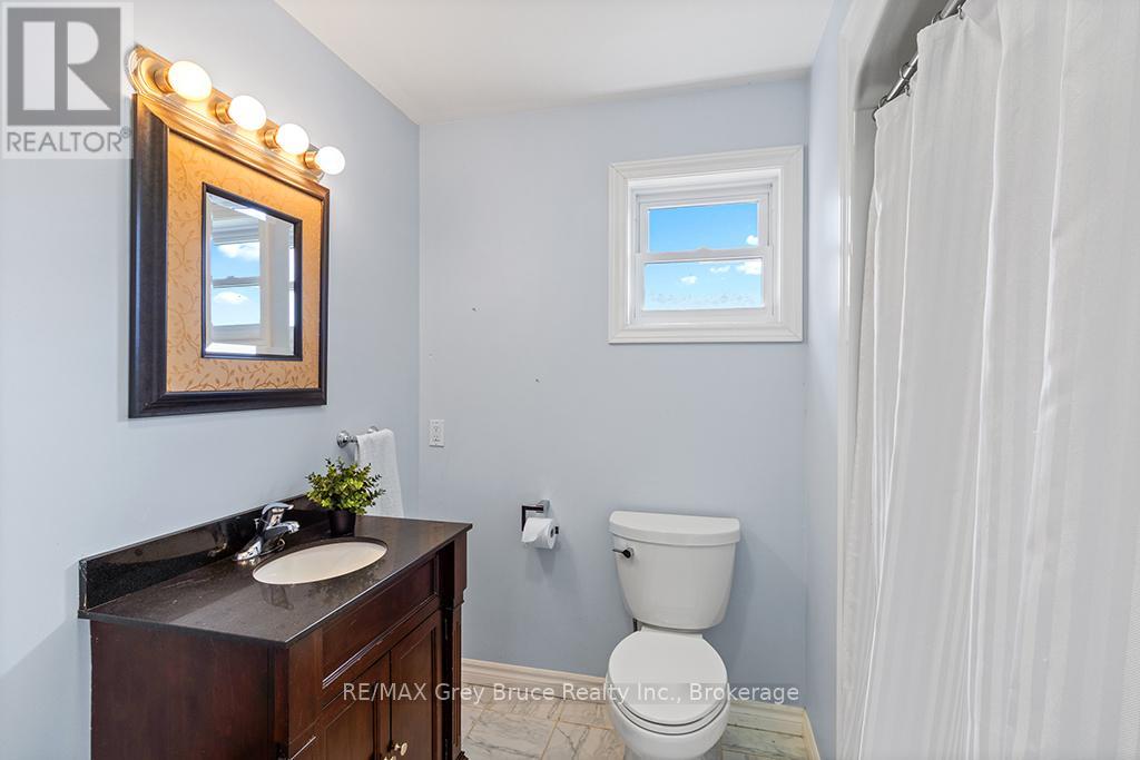 363172 Lindenwood Road, Georgian Bluffs, Ontario  N0H 1S0 - Photo 33 - X12249782