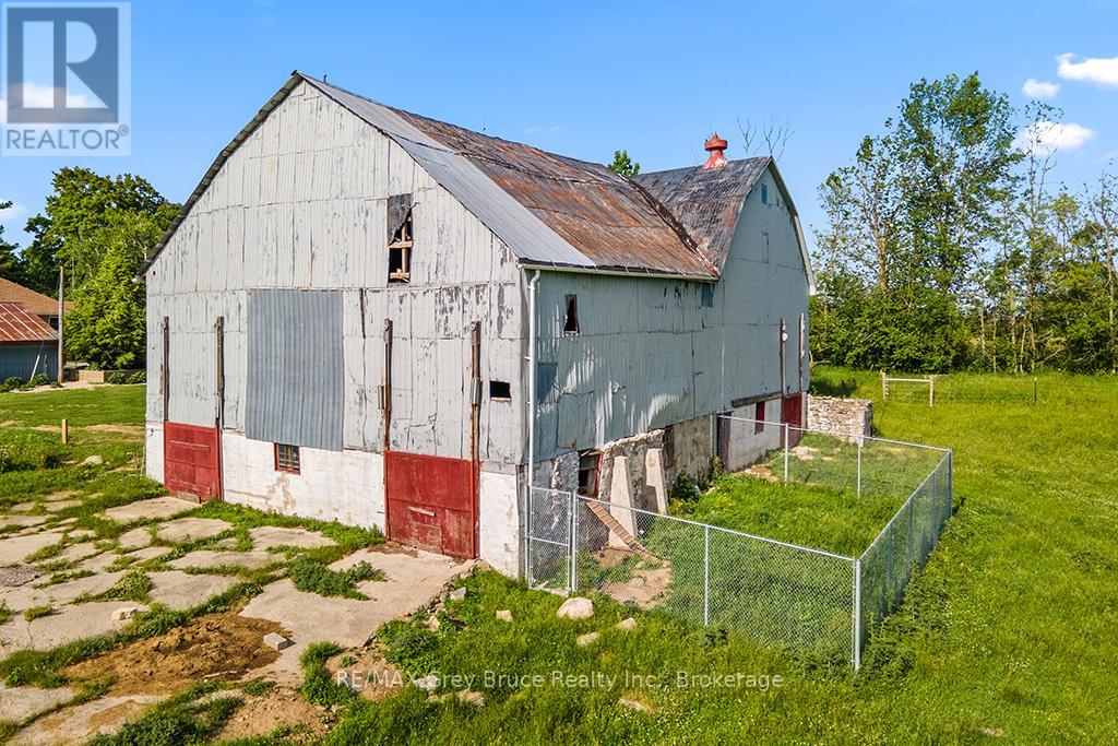 363172 Lindenwood Road, Georgian Bluffs, Ontario  N0H 1S0 - Photo 6 - X12249782