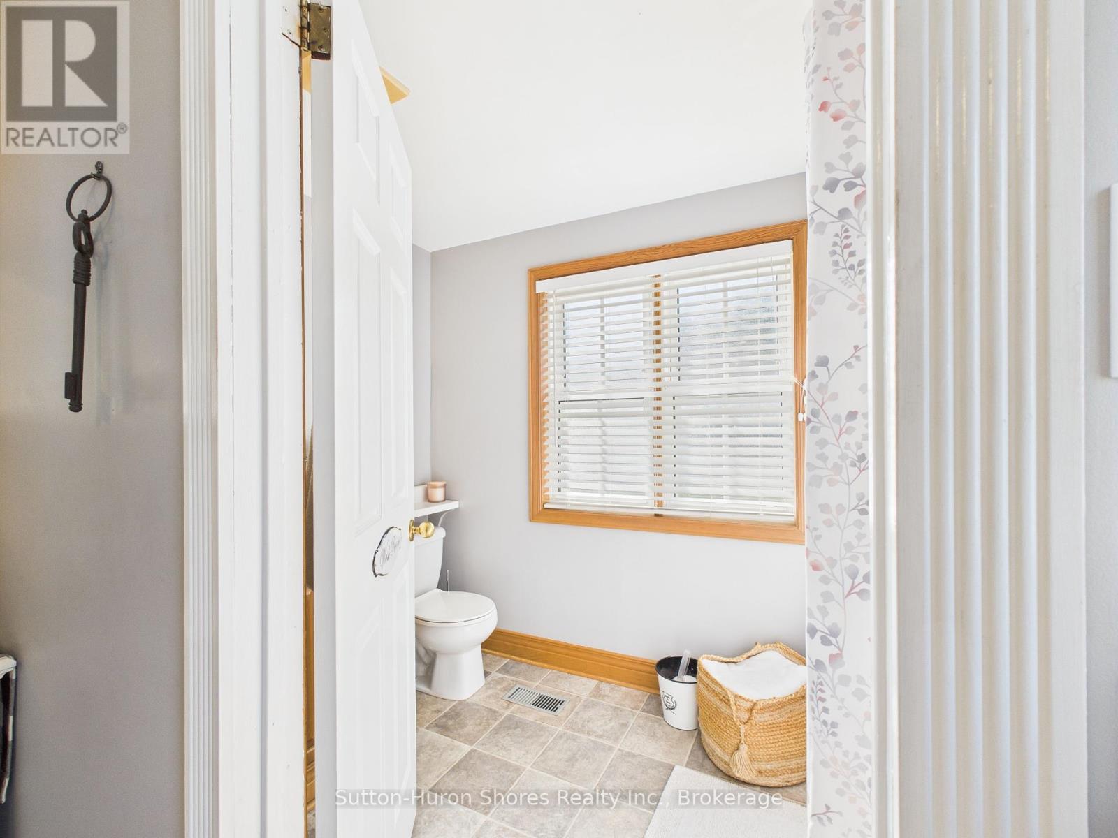 668 Gustavus Street, Saugeen Shores, Ontario  N0H 2C0 - Photo 5 - X12249897