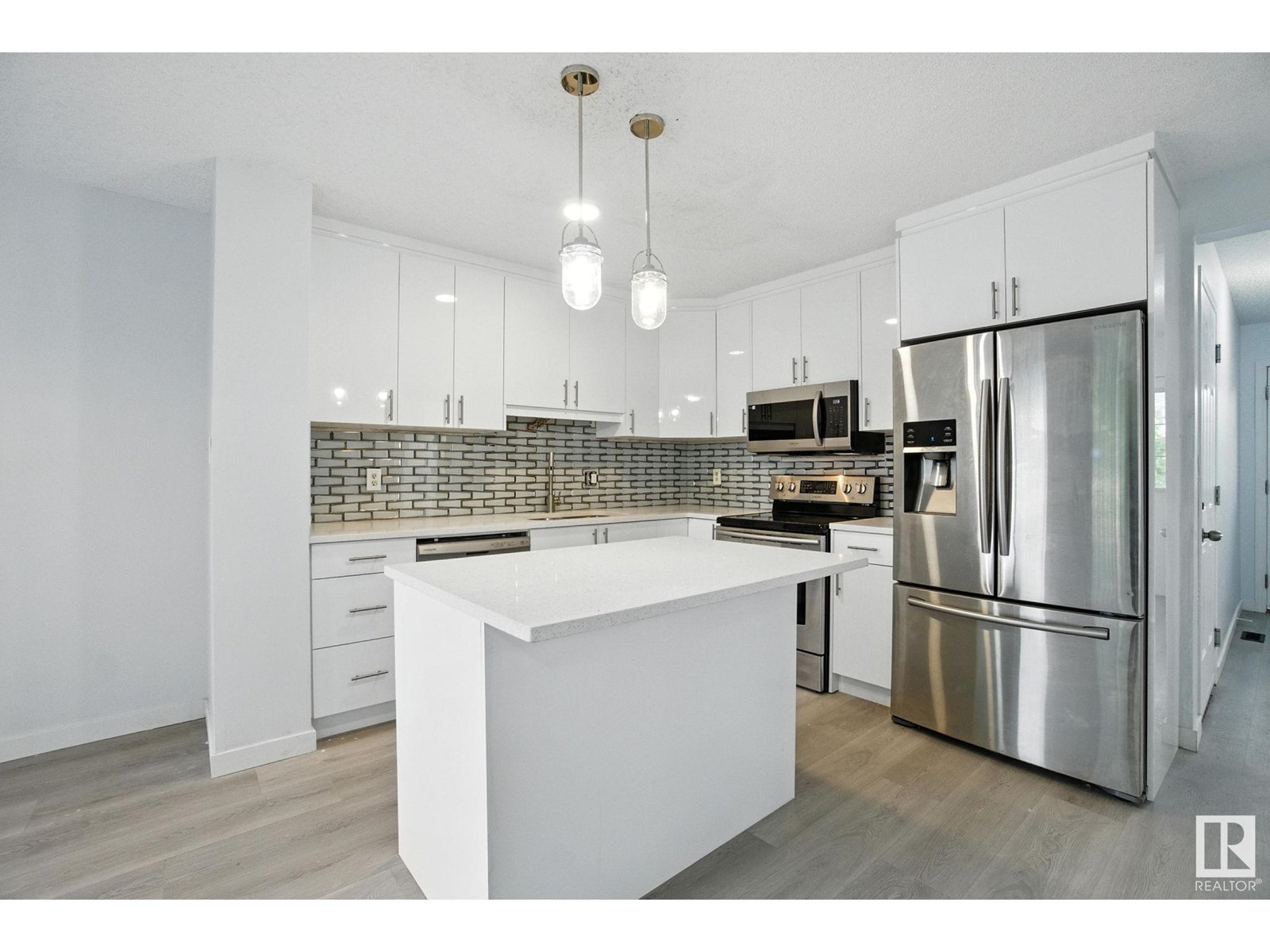 Property at 7931 7 AV SW image 2