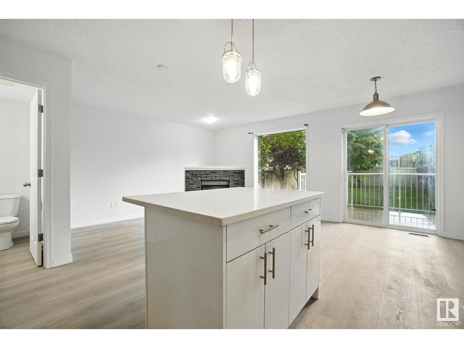 Property at 7931 7 AV SW image 4