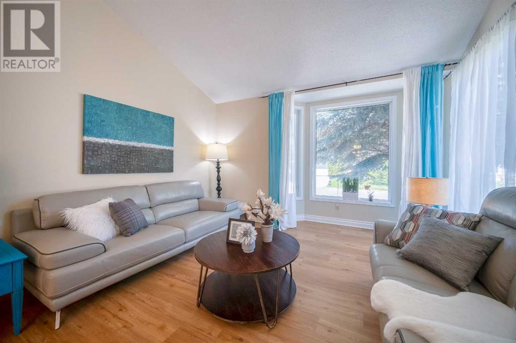Property at 16 Sunhaven Way SE image 5