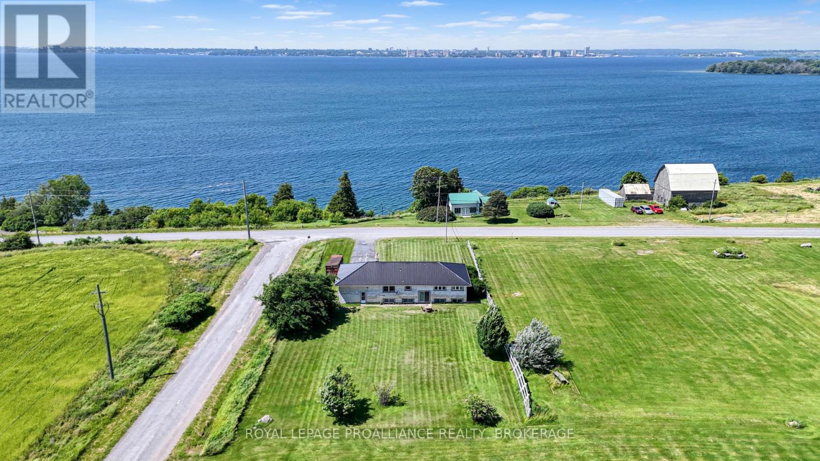631 Highway 96, Frontenac Islands, Ontario  K0H 2Y0 - Photo 2 - X12249955