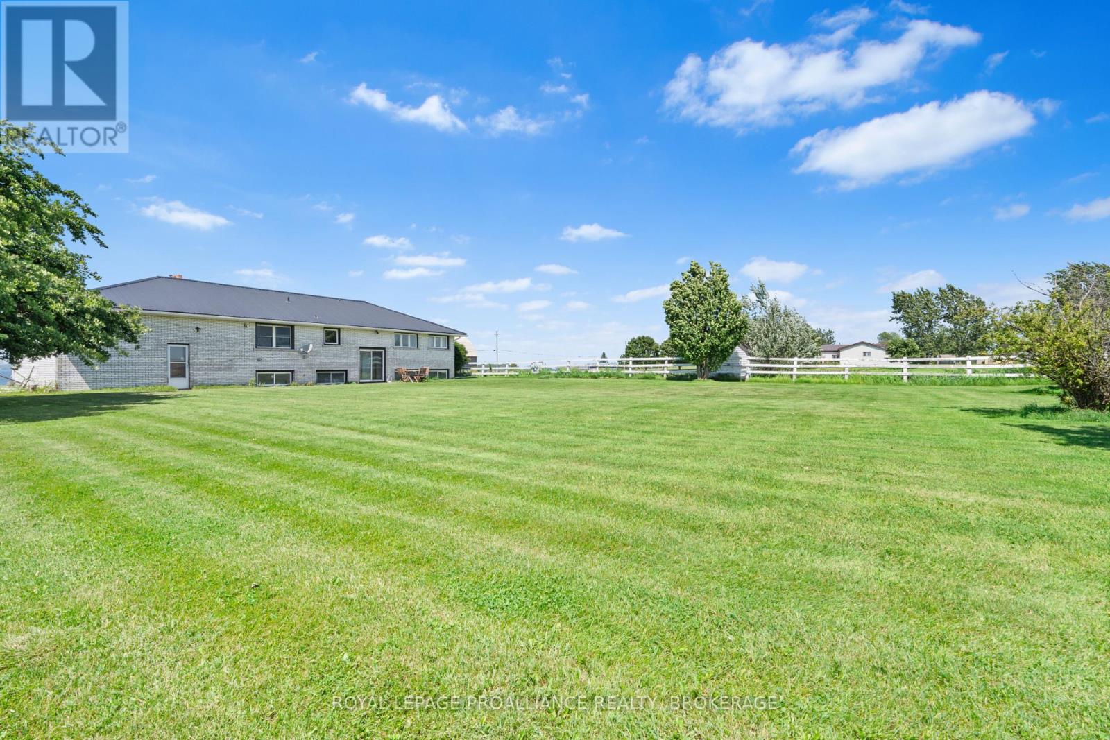 631 Highway 96, Frontenac Islands, Ontario  K0H 2Y0 - Photo 7 - X12249955