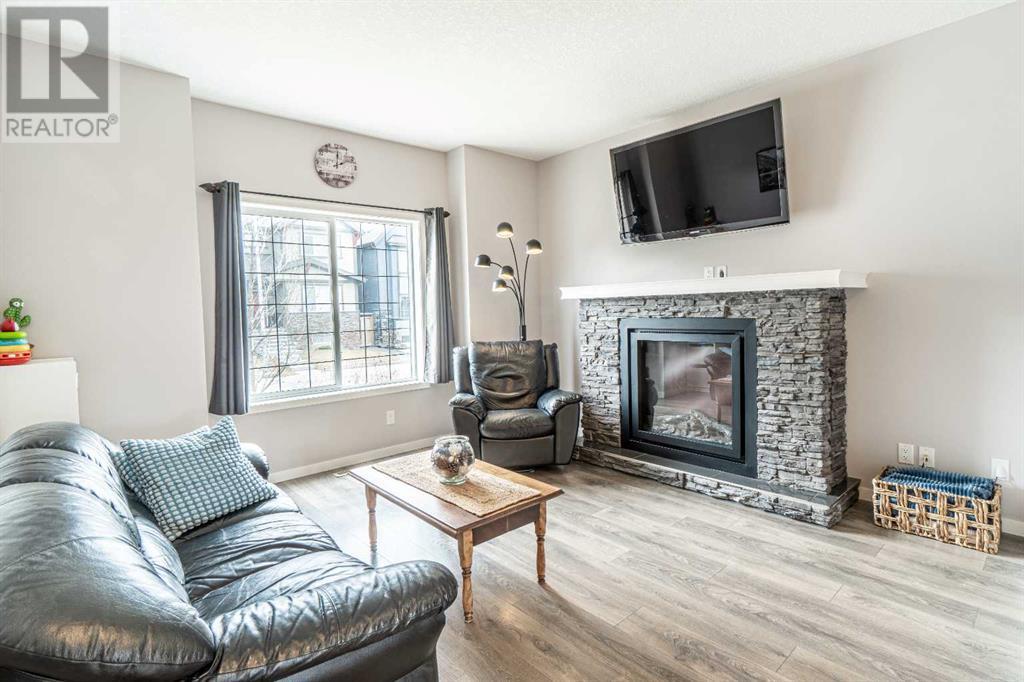 Property at 94 Masters Crescent SE image 2