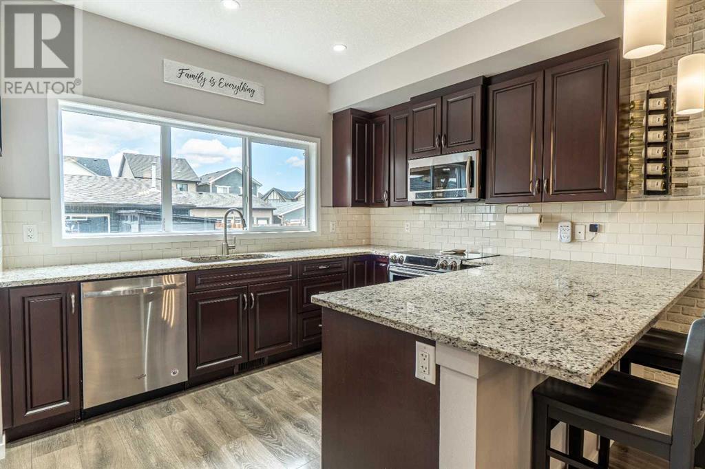 Property at 94 Masters Crescent SE image 5