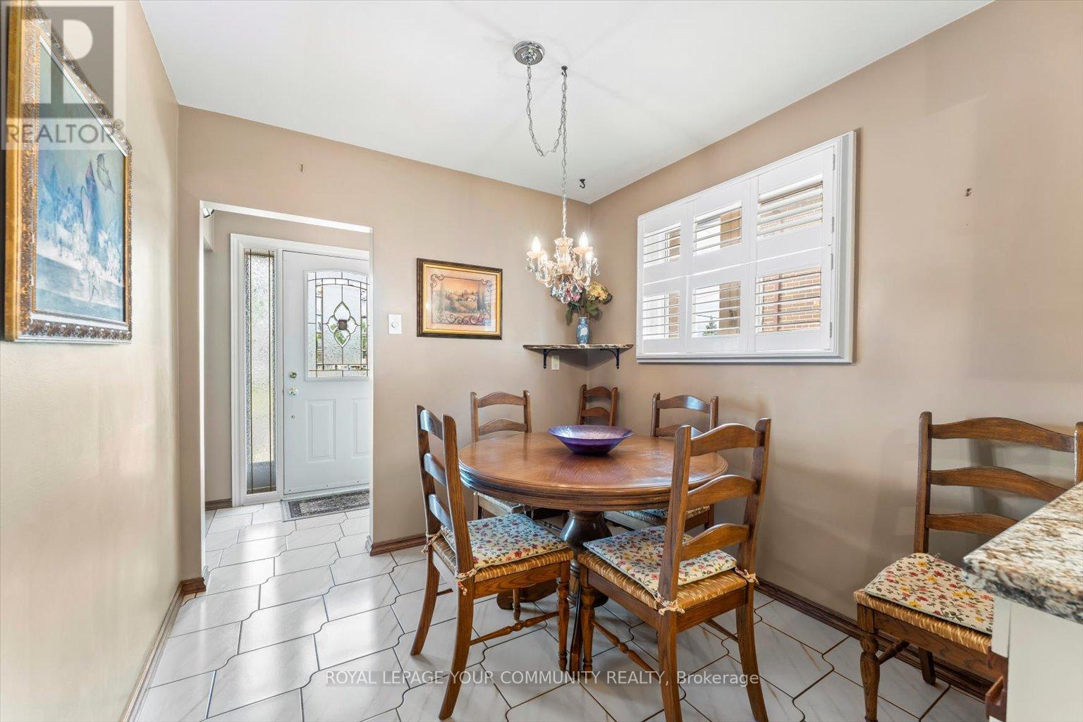 175 Lindylou Road, Toronto (Humbermede), Ontario  M9M 2B8 - Photo 11 - W12249704