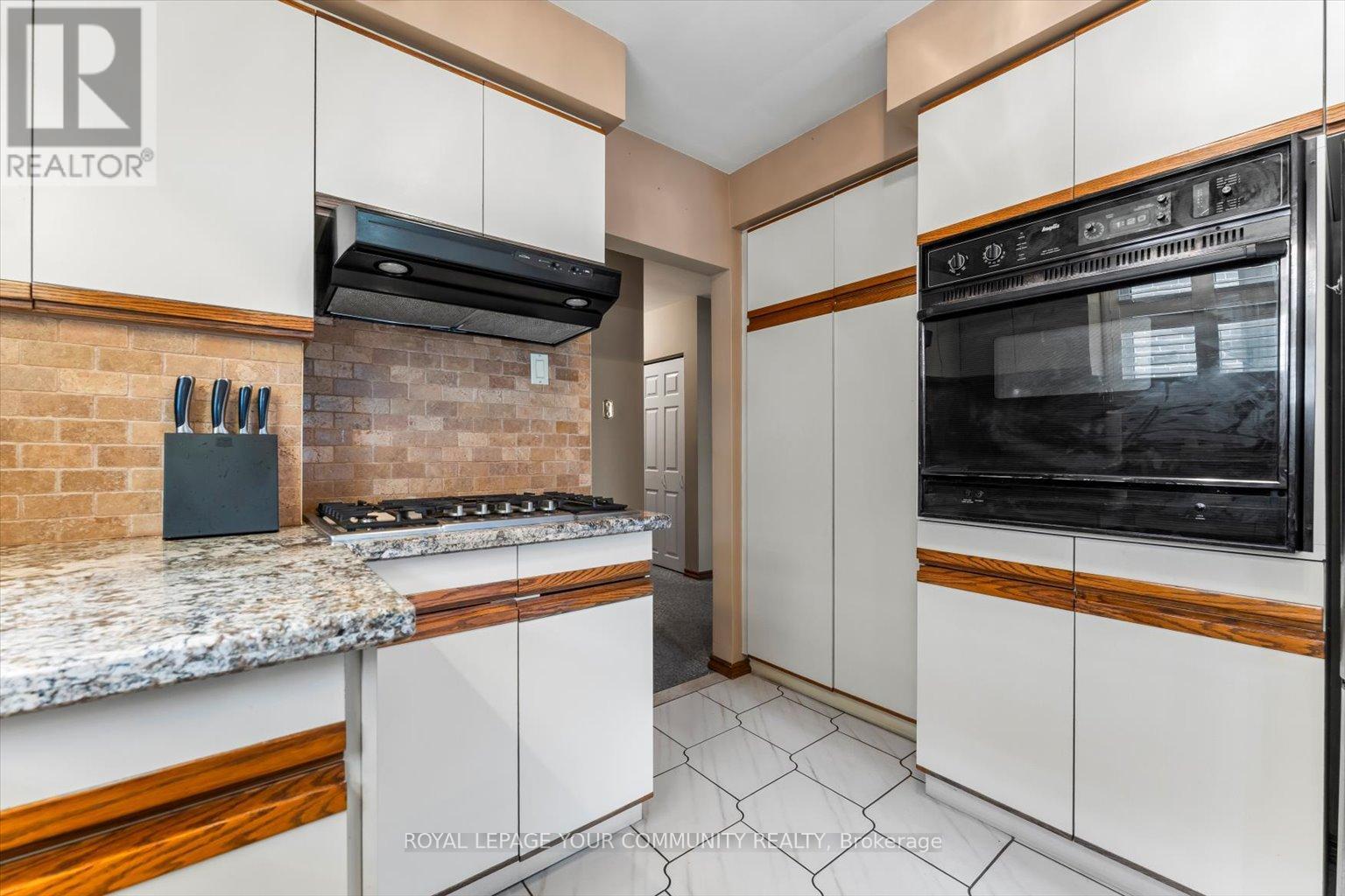 175 Lindylou Road, Toronto (Humbermede), Ontario  M9M 2B8 - Photo 14 - W12249704