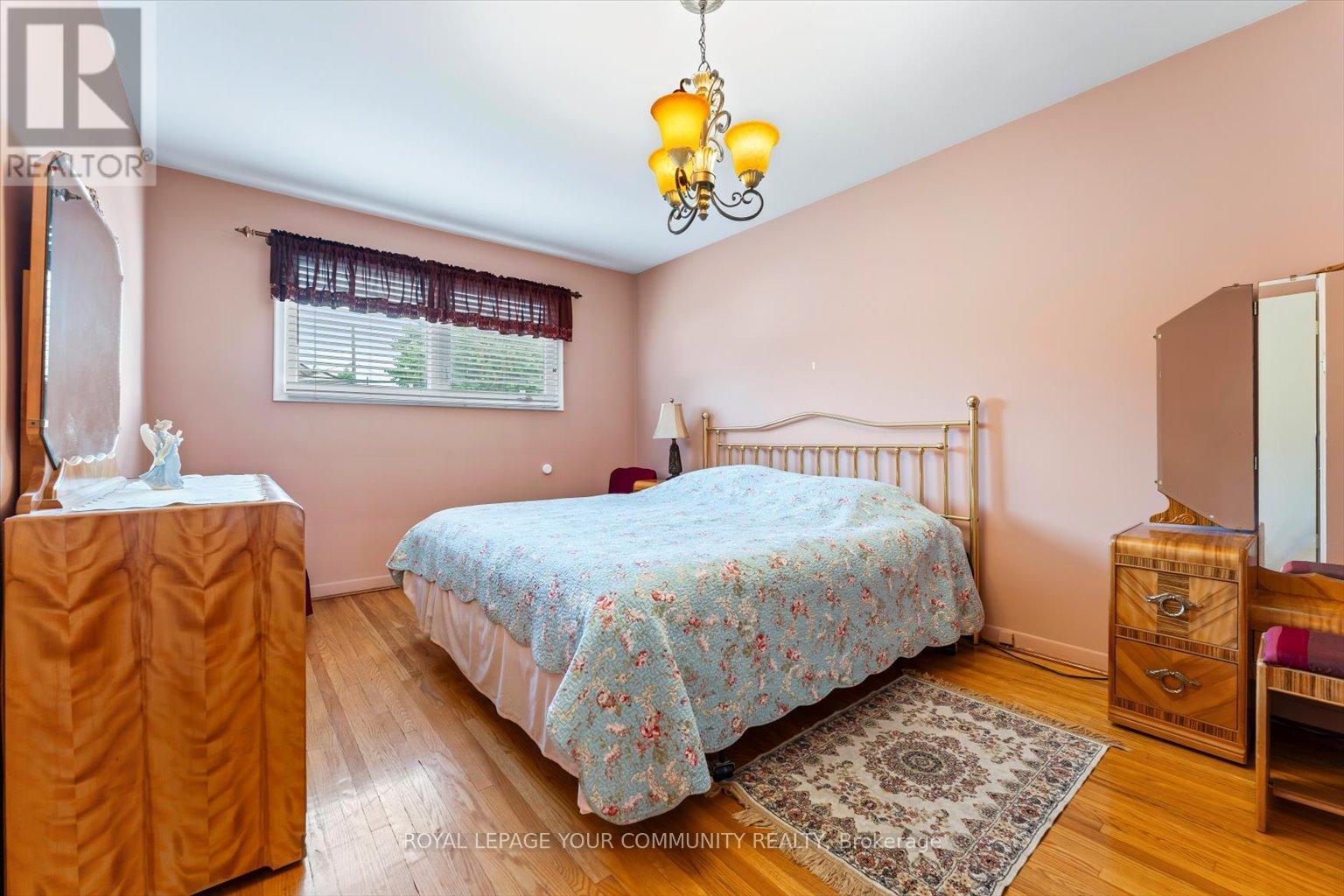 175 Lindylou Road, Toronto (Humbermede), Ontario  M9M 2B8 - Photo 16 - W12249704