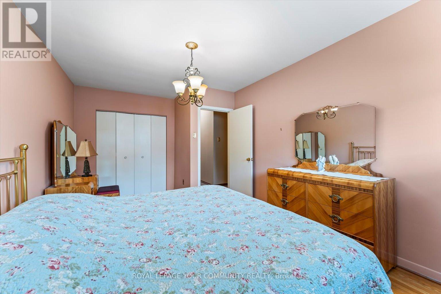175 Lindylou Road, Toronto (Humbermede), Ontario  M9M 2B8 - Photo 17 - W12249704