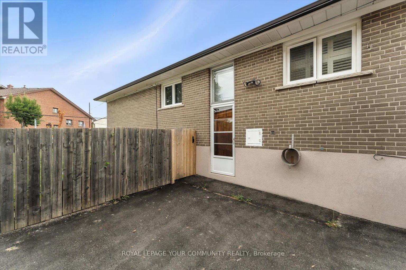 175 Lindylou Road, Toronto (Humbermede), Ontario  M9M 2B8 - Photo 34 - W12249704