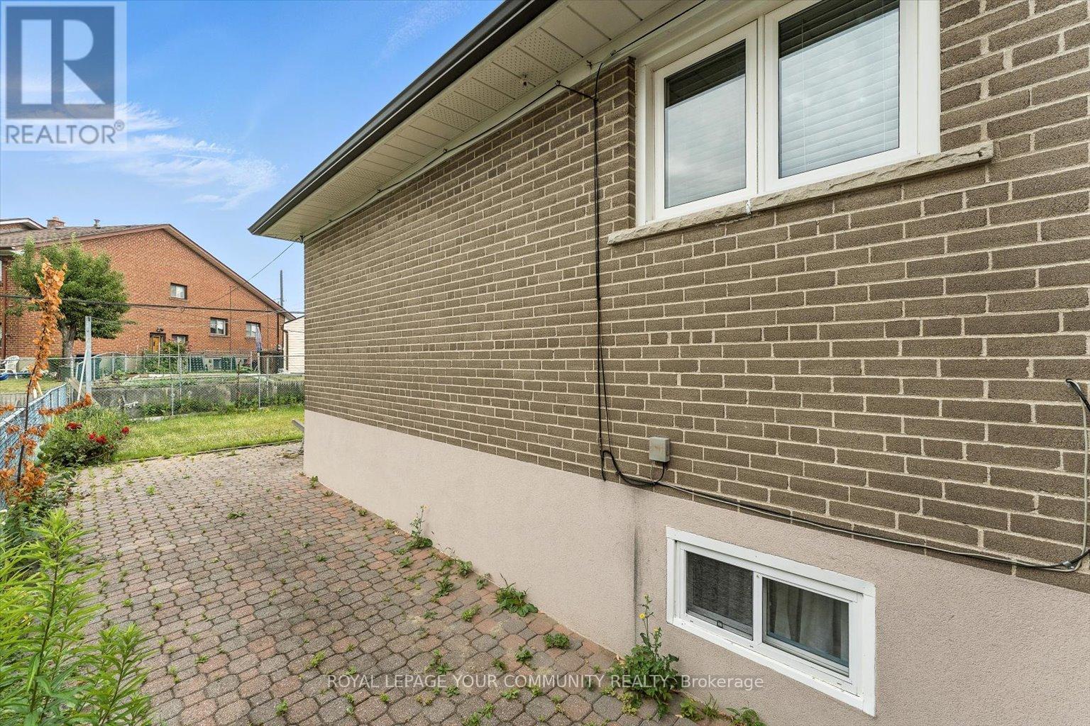 175 Lindylou Road, Toronto (Humbermede), Ontario  M9M 2B8 - Photo 35 - W12249704