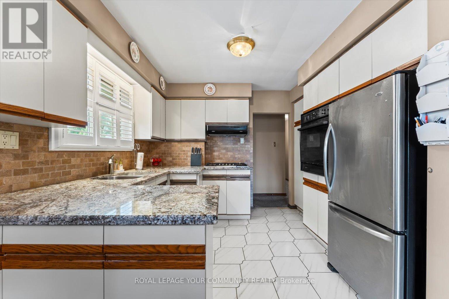 175 Lindylou Road, Toronto (Humbermede), Ontario  M9M 2B8 - Photo 9 - W12249704