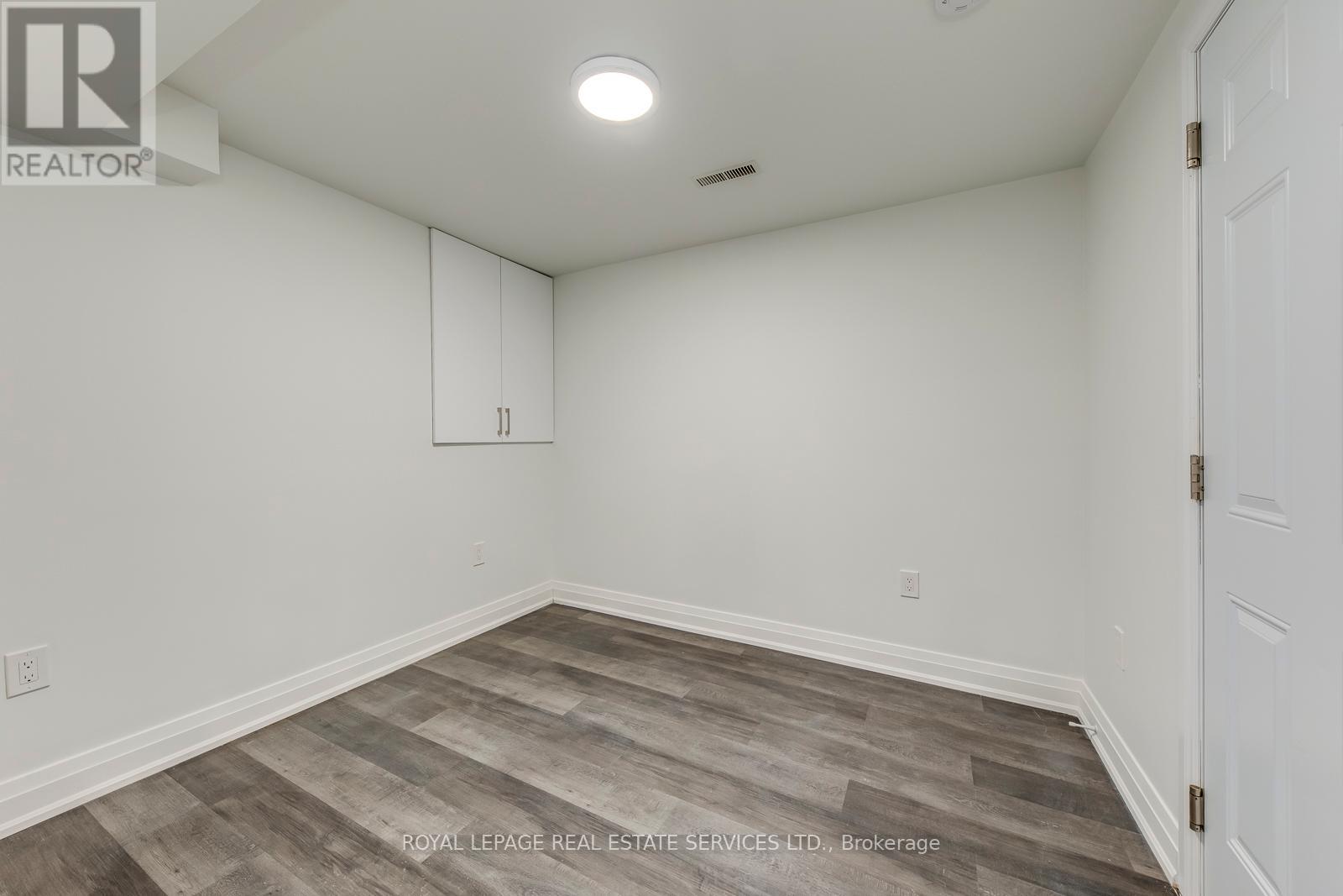 Property at 690 MISSISSAUGA VALLEY BOULEVARD image 2