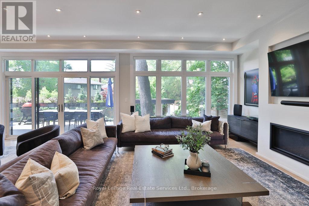 182 Charnwood Drive, Oakville, Ontario L6J 5H1 - Photo 12 - W12249941